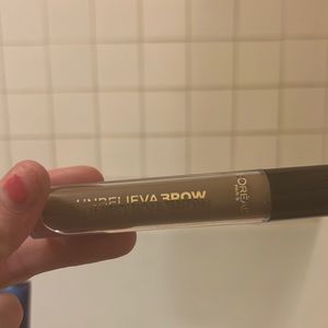 L’Oréal París unbelieva brow  liquid